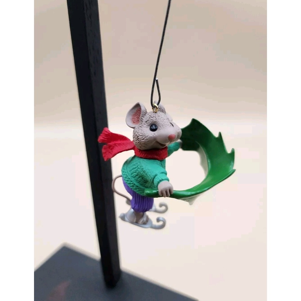 Vtg Hallmark Keepsake Ornament 1997  Breezin Along Mouse on Ice Skates‎ B15 Box